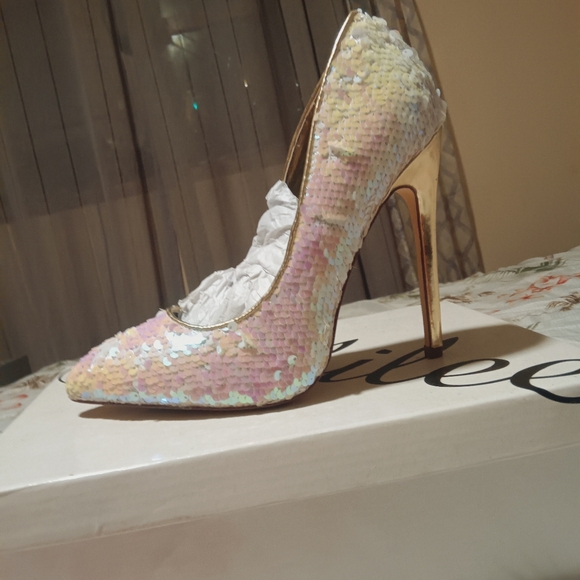 Heels - Picture 2 of 3